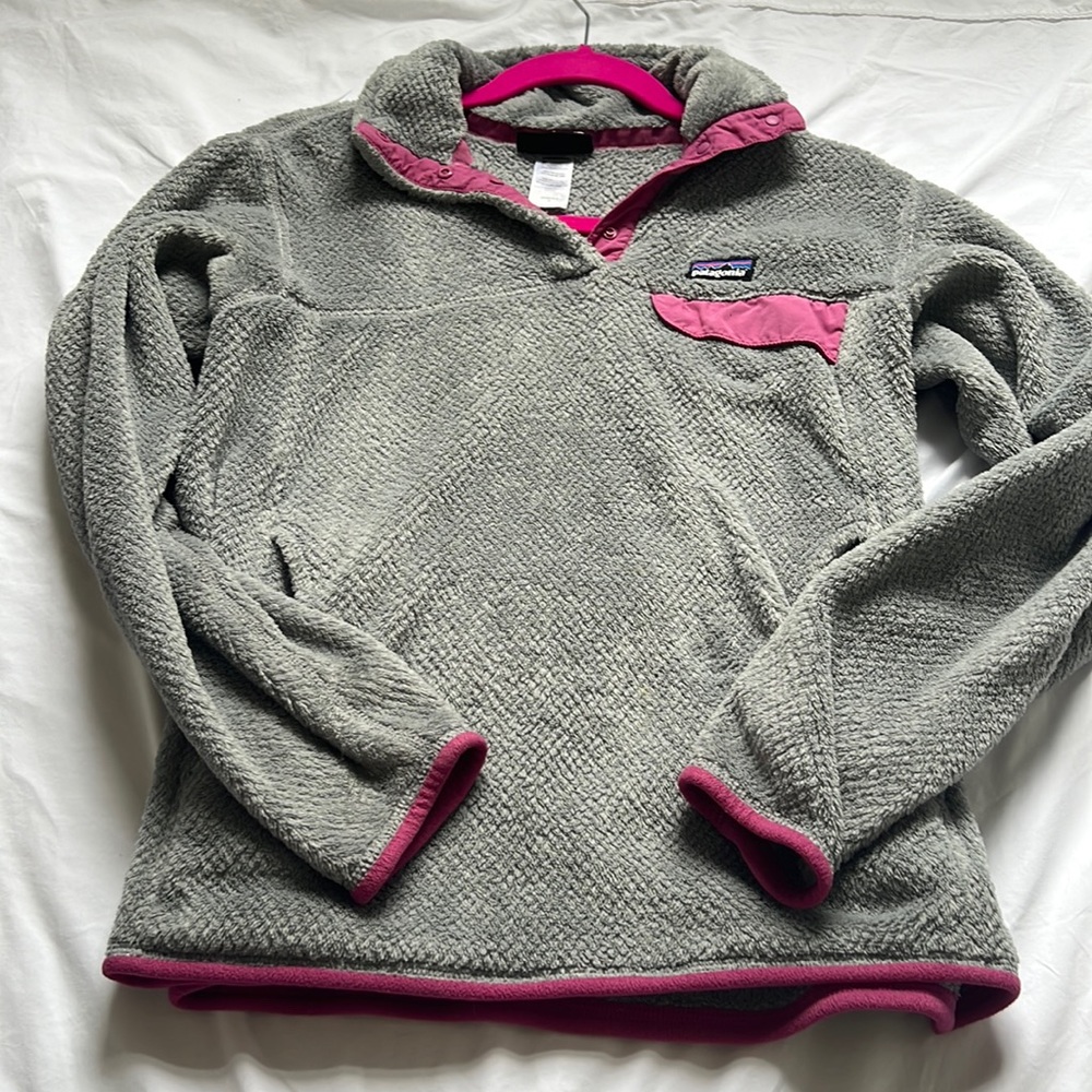 Women’s medium soft gray and pink pullover
